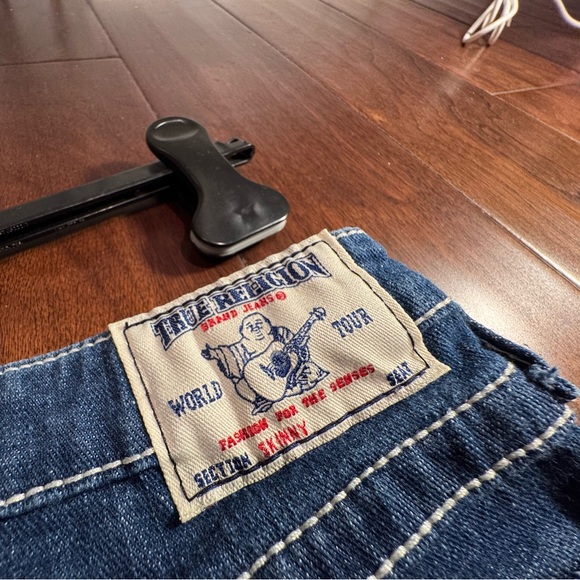 True Religion Women’s Skinny Jean in 2S Body Rise - Picture 5 of 5